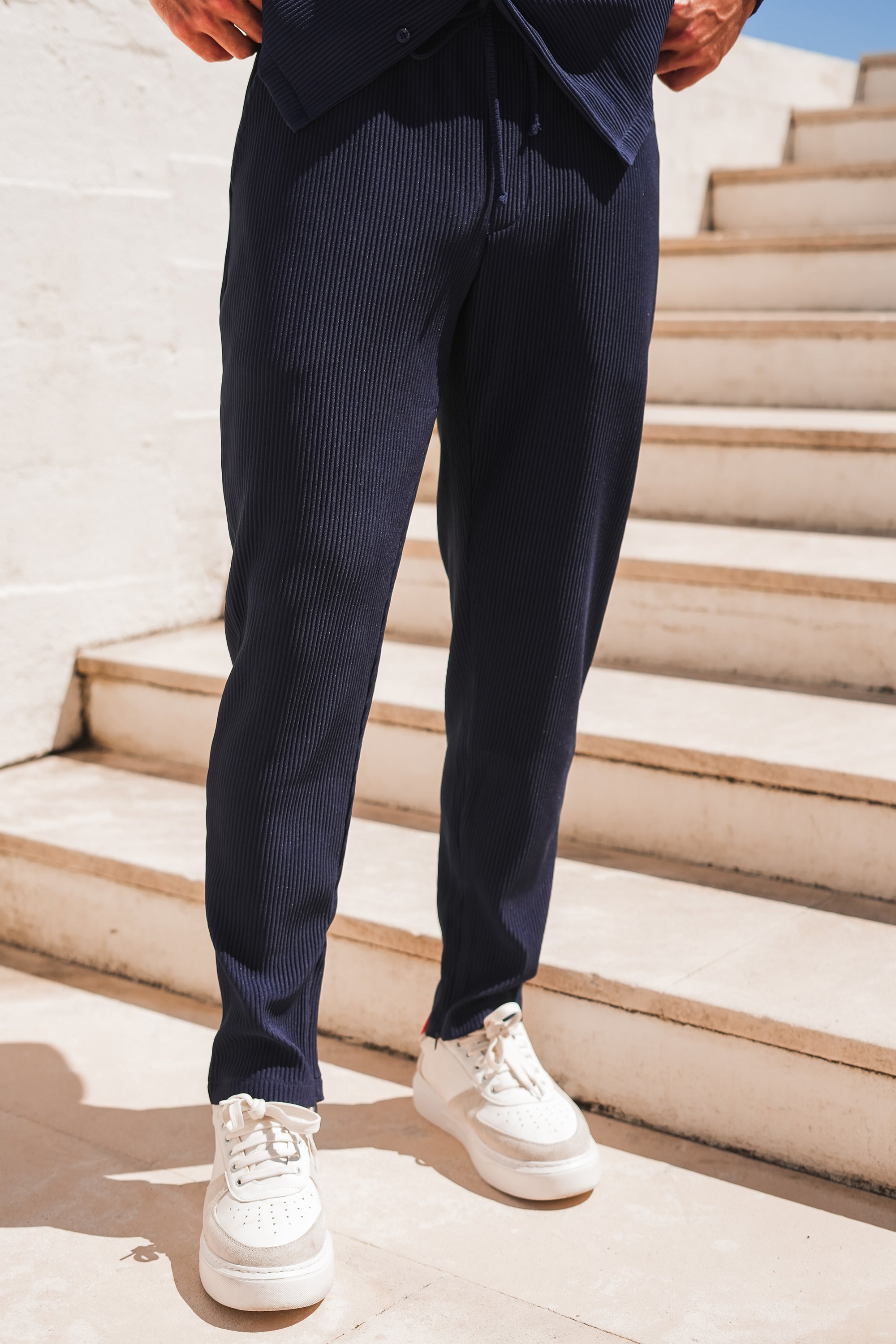 THE SLIM PLEATED TROUSERS - NAVY BLUE