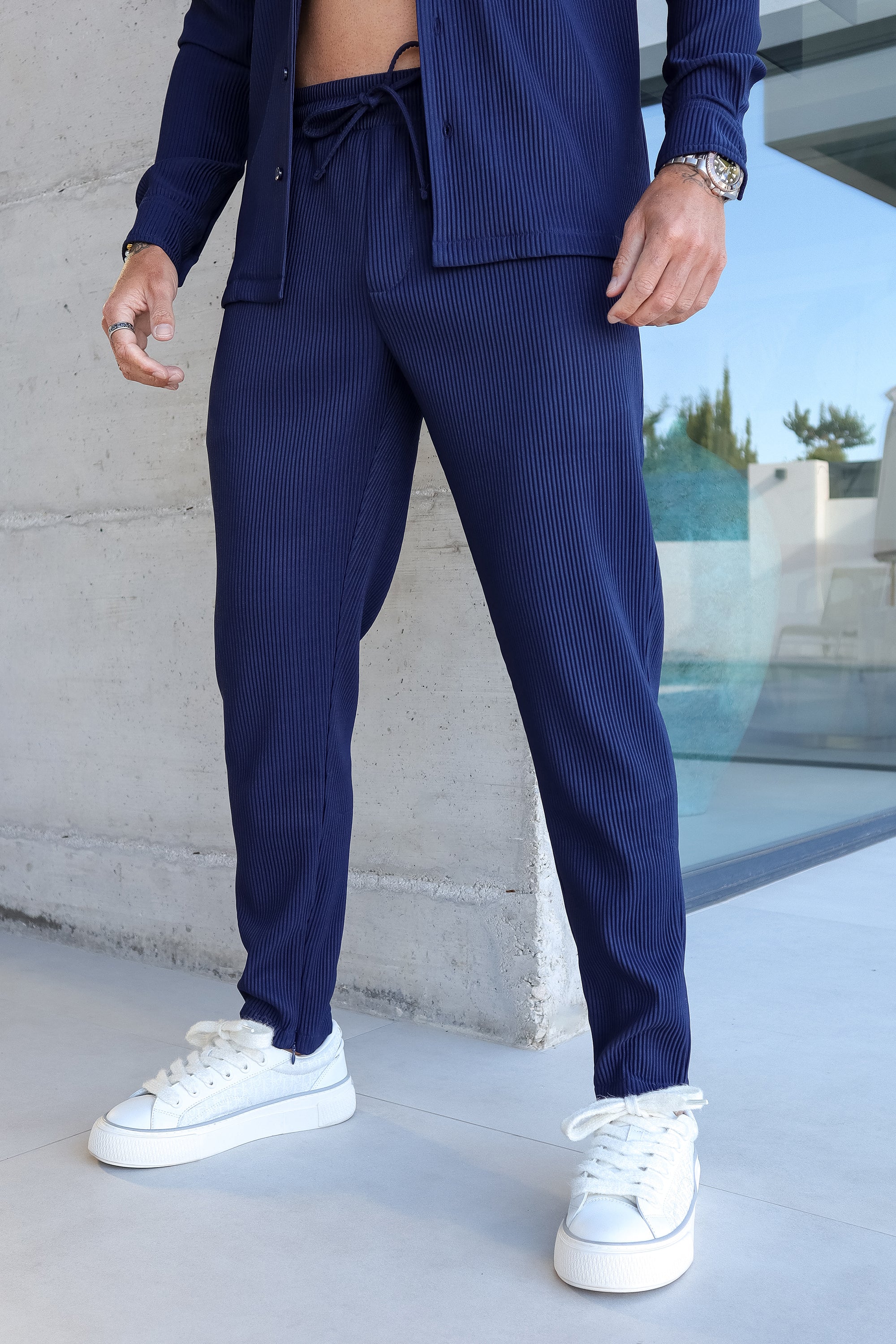 THE SLIM PLEATED TROUSERS - NAVY BLUE