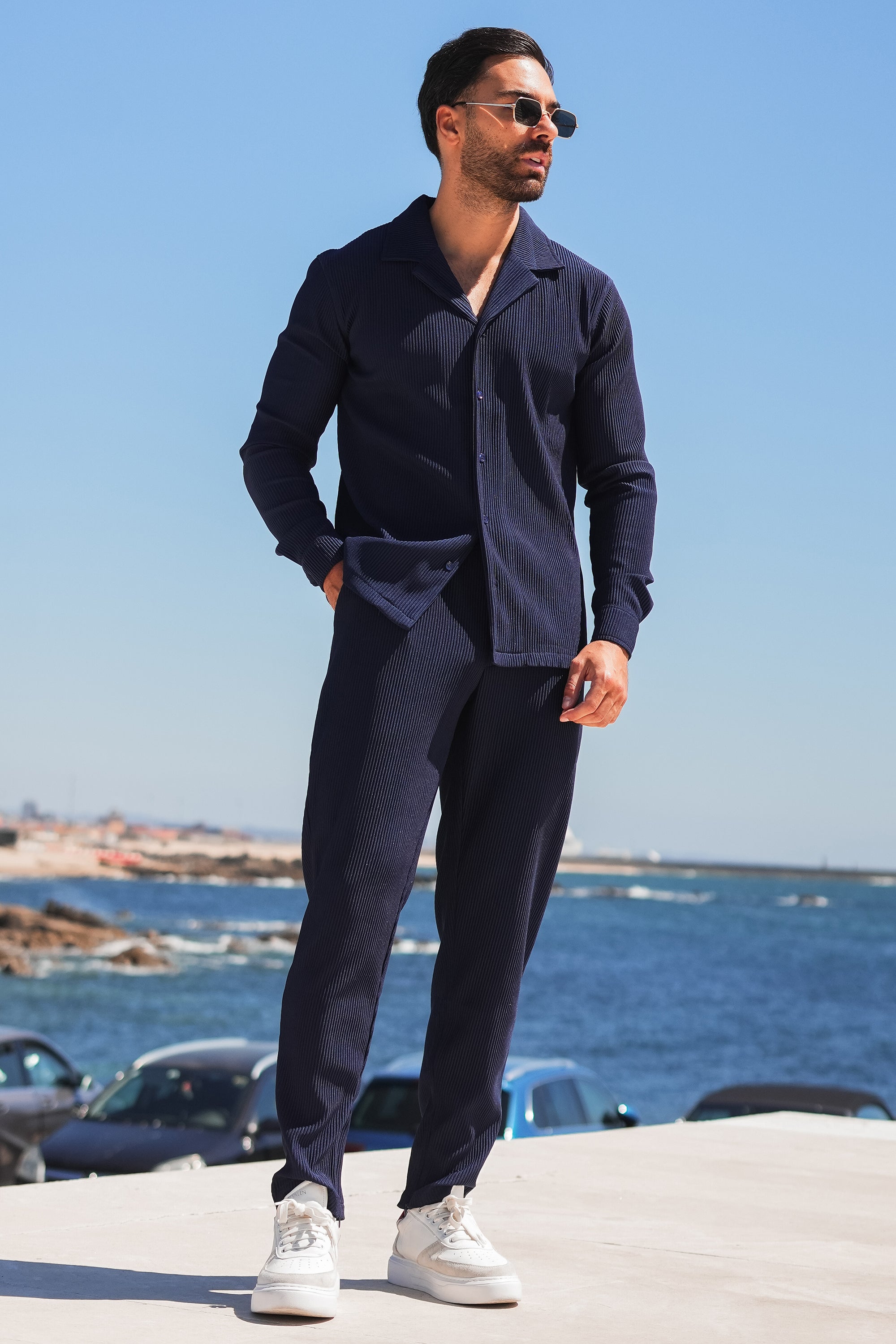 THE SLIM PLEATED TROUSERS - NAVY BLUE
