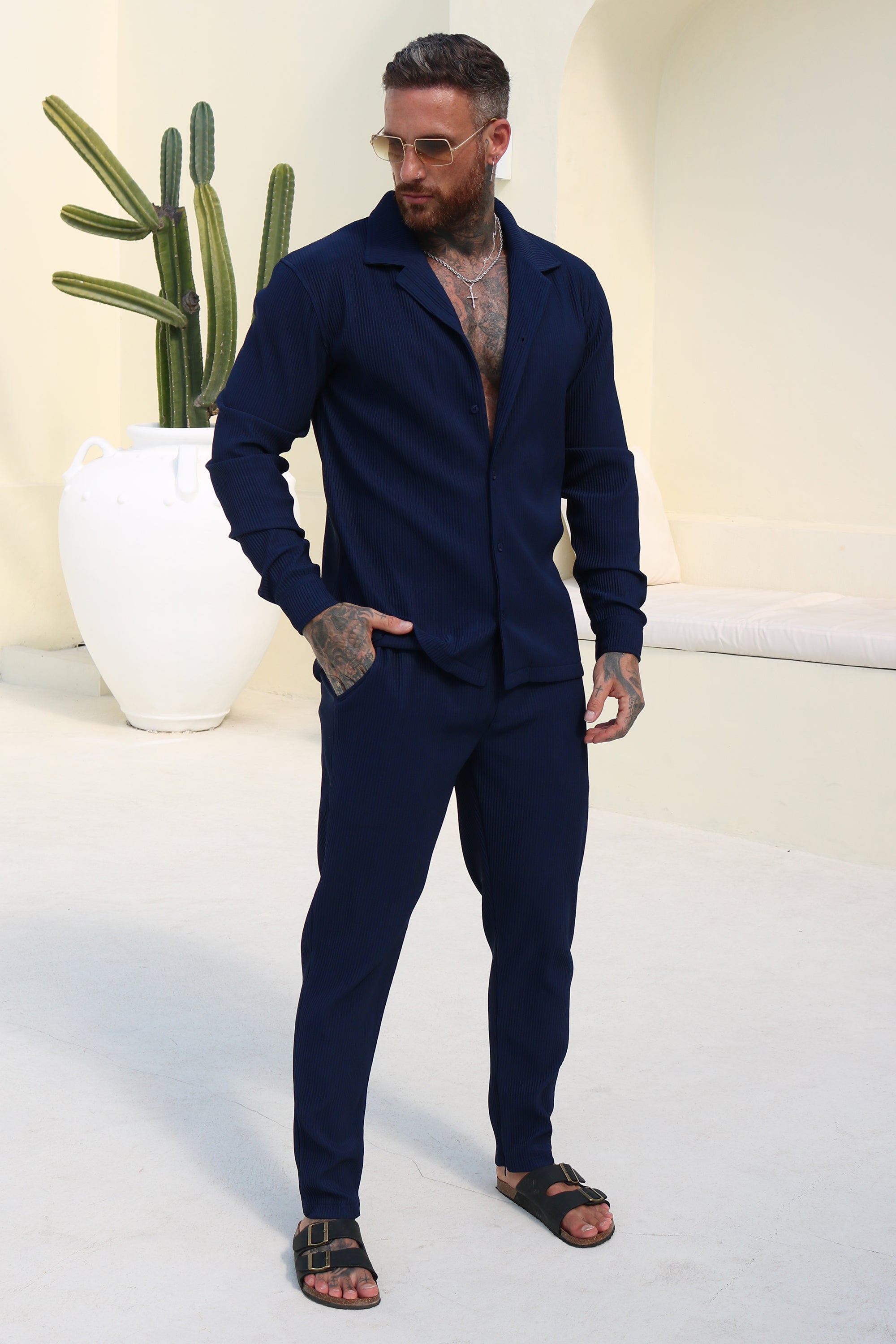 THE SLIM PLEATED SHIRT  - NAVY BLUE
