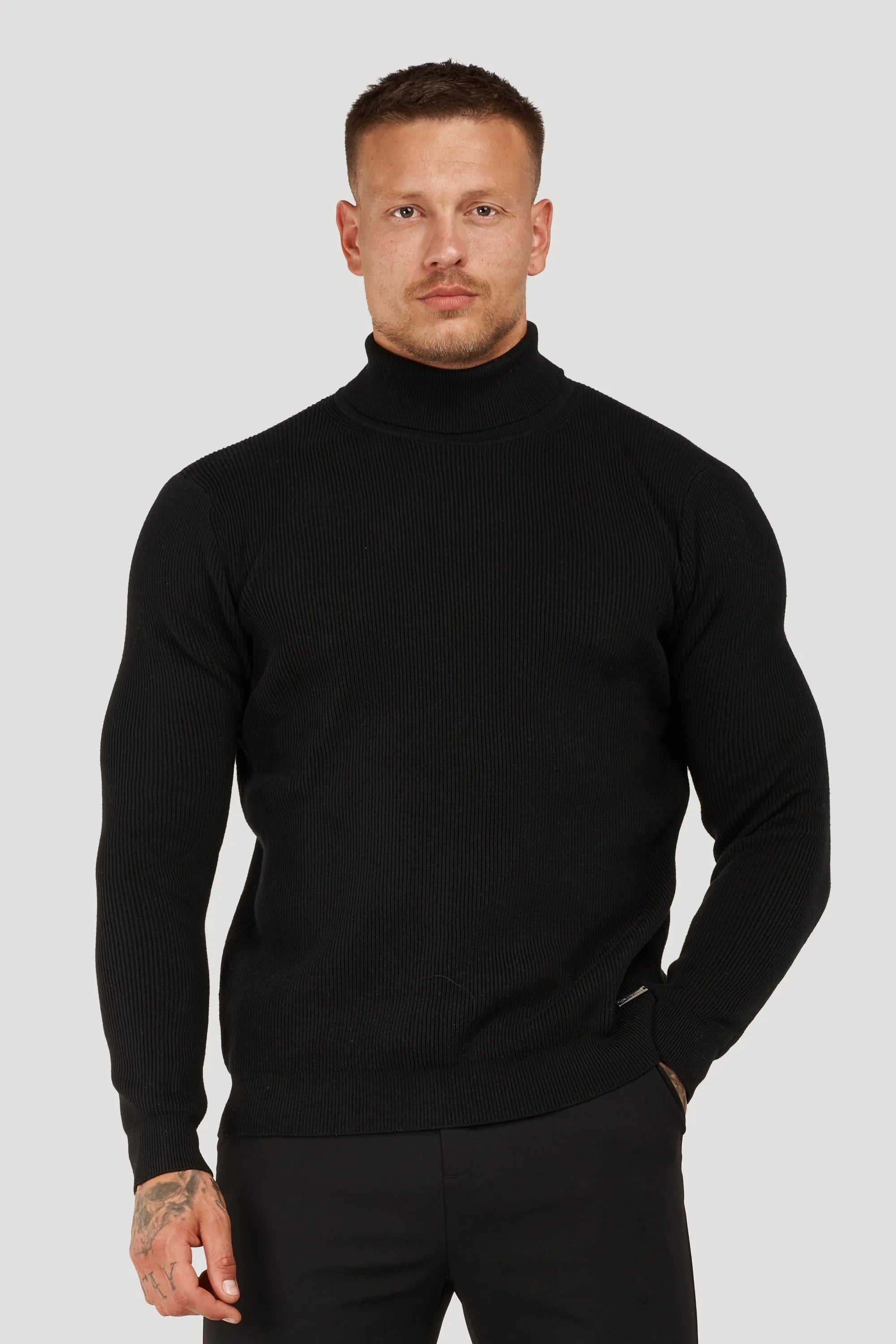 THE RENZO TURTLE NECK SWEATER - ICON. AMSTERDAM