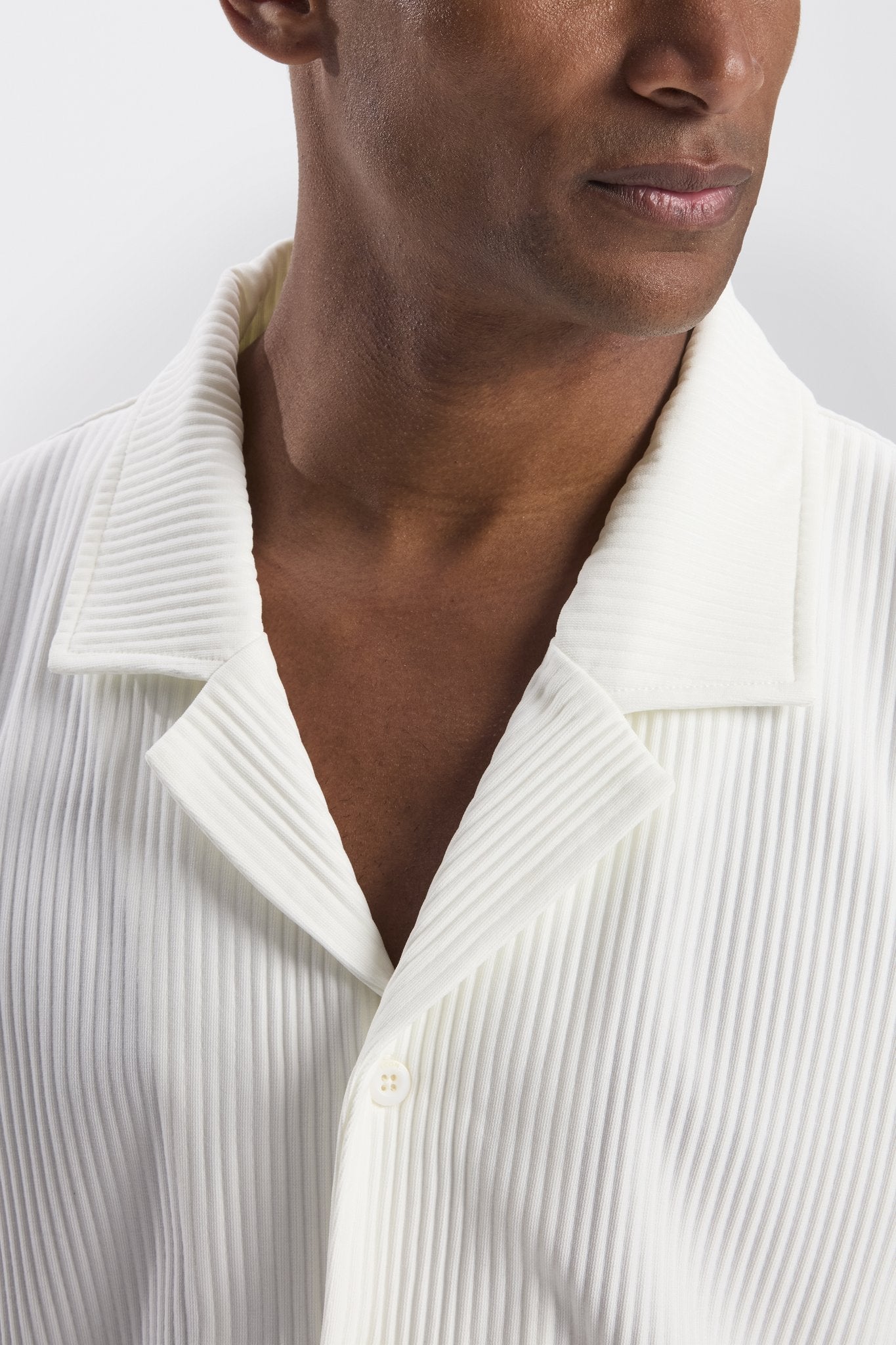 THE PLEATED SET - OAT MILK